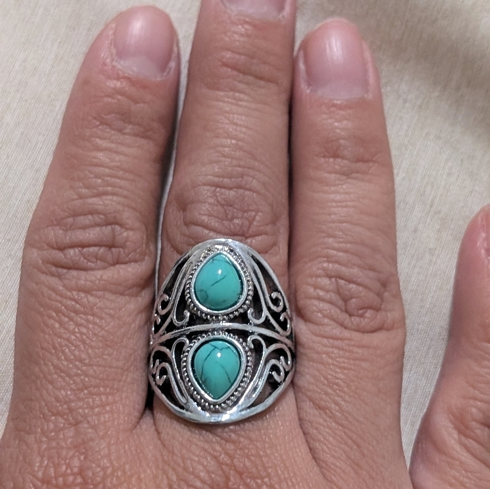 Western Faux Silver and Turquoise Statement Ring Size 8 - Picture 8 of 8